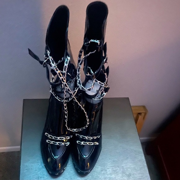 Source Unknown Shoes - JUNE AMBROSE style CHAIN BOOTS